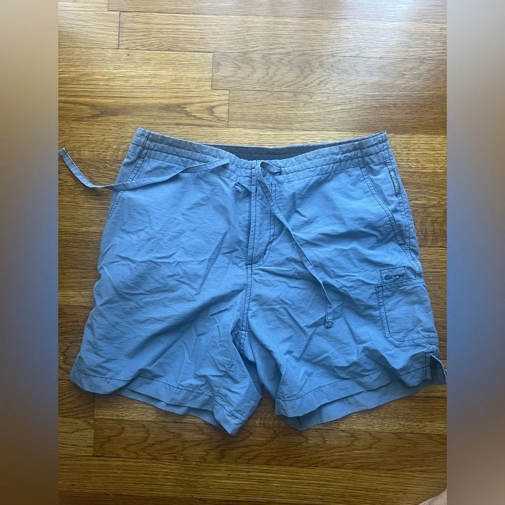 Columbia Women's Light Blue Cargo Shorts - Picture 3 of 6